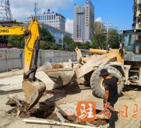 逼逼操逼逼高温下的坚守｜道路建设者用汗水铺就畅通路